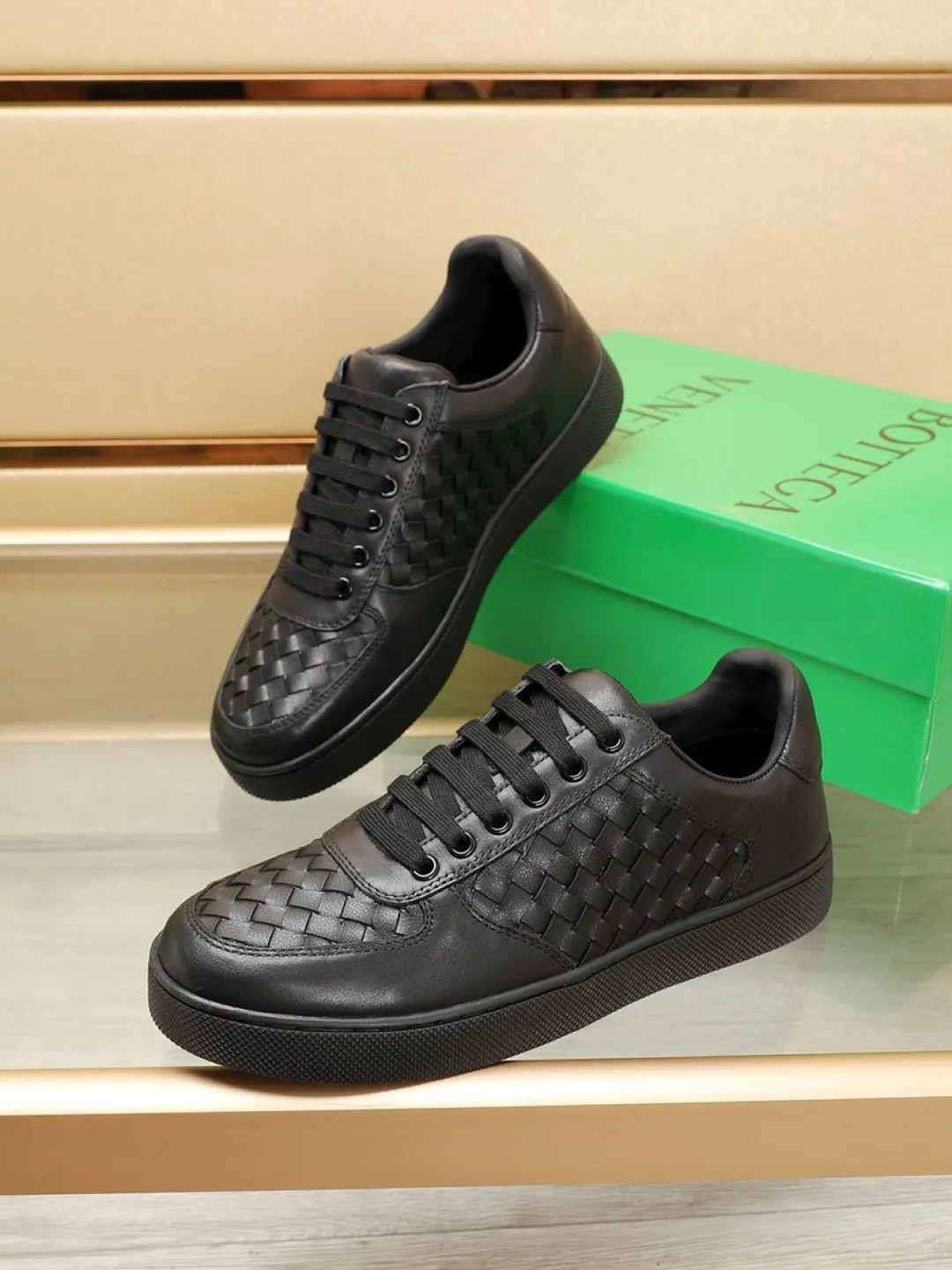 Men's Men's Shoes💰P 500💰【BV】Classic Casual Shoes🔍Winning the world's recognized top brand with details and creativity, the details highlight traditional hand stitching. The upper is made of original first-layer cowhide woven surface, and the cowhide lining is environmentally friendly. ♻️Does not fade. 💪Sole: Rubber original outsole specially provided by the original factory. ⚠Can be entered and exited at will. Welcome to compare. ⚠Number of sizes: 38-45 (customized in 45)